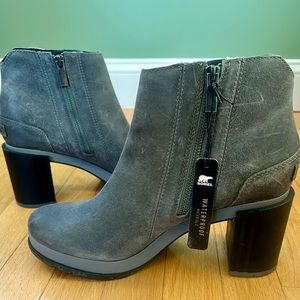 Gray Sorel waterproof boots. Size 10.5 never worn.